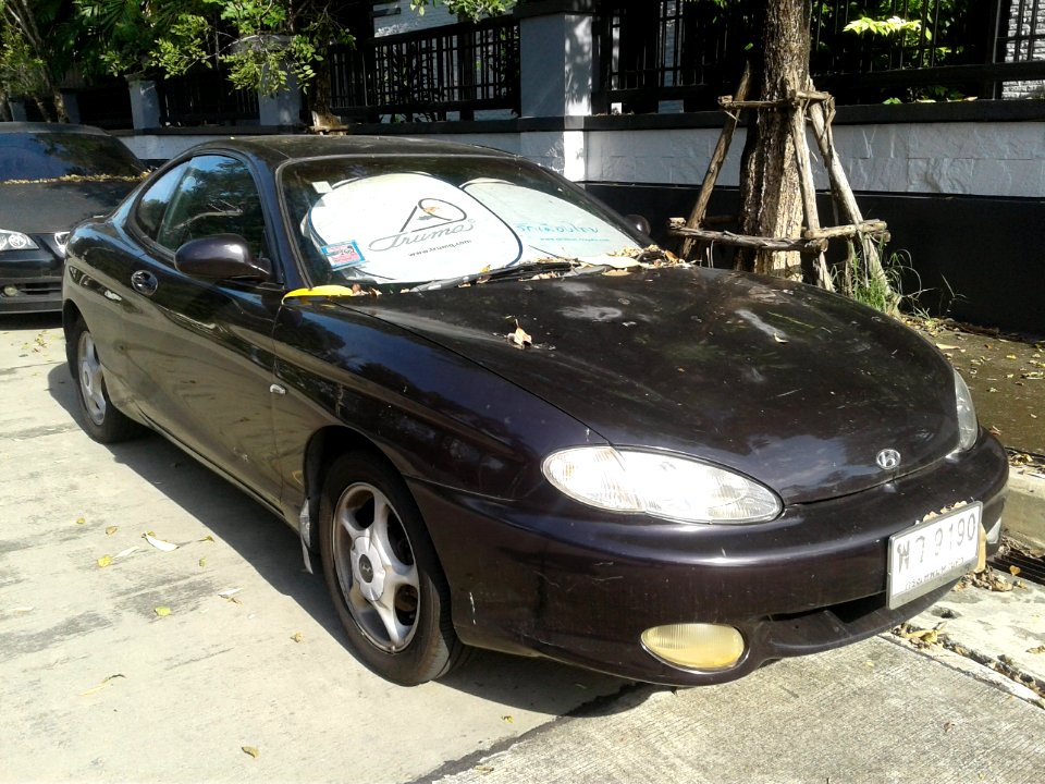 1996-1997_Hyundai_Tiburon_(RD)_FX_Coupé_(2018-11-11)_01