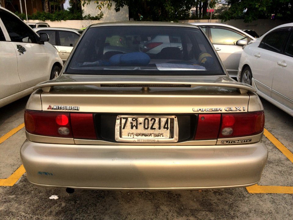1996-1997_Mitsubishi_Lancer_GLXi_Automatic_Sedan_(27-03-2018)_05