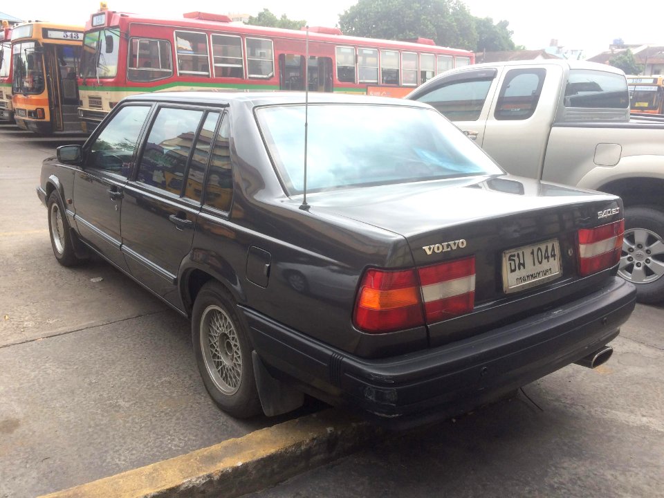 1991-1992_Volvo_940_(944)_GLT_Sedans_(30-07-2018)_02