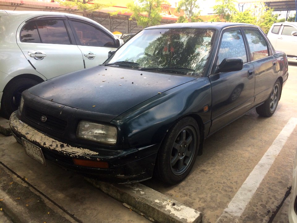 1993-1994_Daihatsu_Applause_(A101)_1.6_Xi_Liftback_(13-05-2018)_01