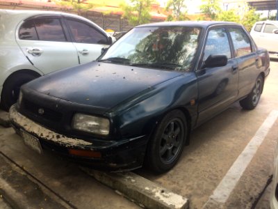 1993-1994_Daihatsu_Applause_(A101)_1.6_Xi_Liftback_(13-05-2018)_01
