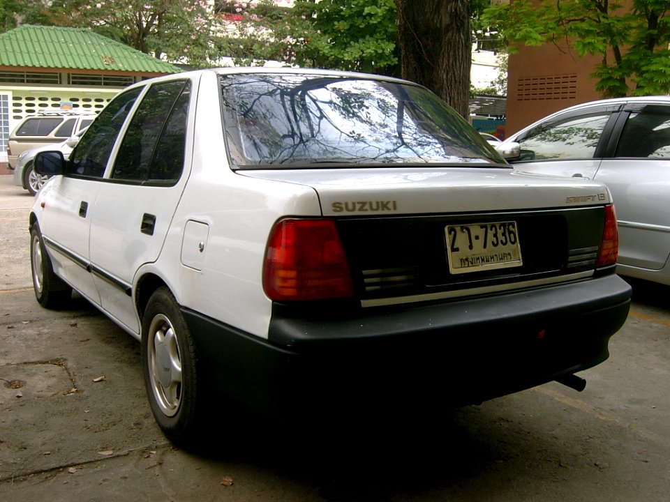 1990-1992_Suzuki_Swft_1.3._GX_in_Piboonprachasan_School_04