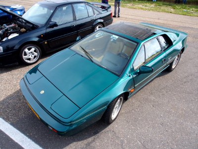 1990_LOTUS_ESPRIT_TURBO_SE_U9,_pic3