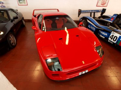 1990_Ferrari_F40,_478hp,_V8,_2936cc,_324kmh_p2