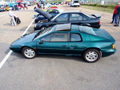 1990_LOTUS_ESPRIT_TURBO_SE_U9,_pic2