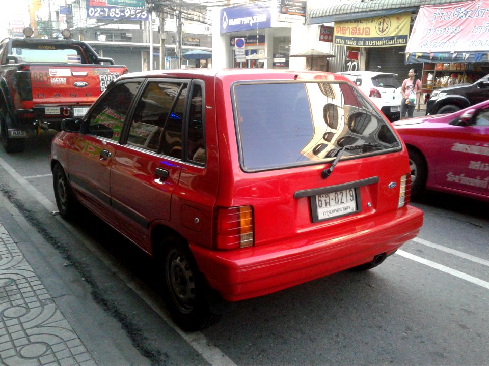 1992-1993_Ford_Festiva_(WA)_L_5-door_hatchback_(2019-01-20)_03