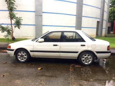 1990-1991_Mazda_323_(BG)_1.6_Sedan_(22-08-2018)_07