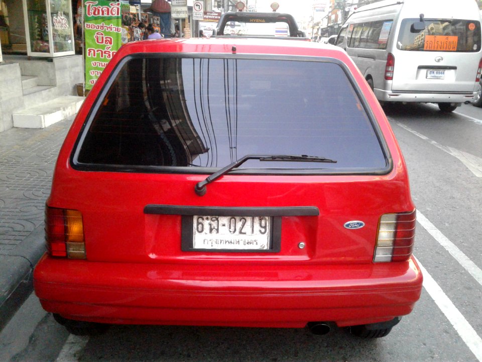 1992-1993_Ford_Festiva_(WA)_L_5-door_hatchback_(2019-01-20)_06