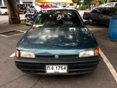 1992-1993_Mazda_323_(BG)_Sedan_(13-10-2017)_07