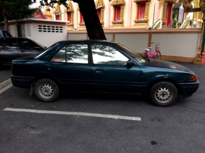 1992-1993_Mazda_323_(BG)_Sedan_(13-10-2017)_05