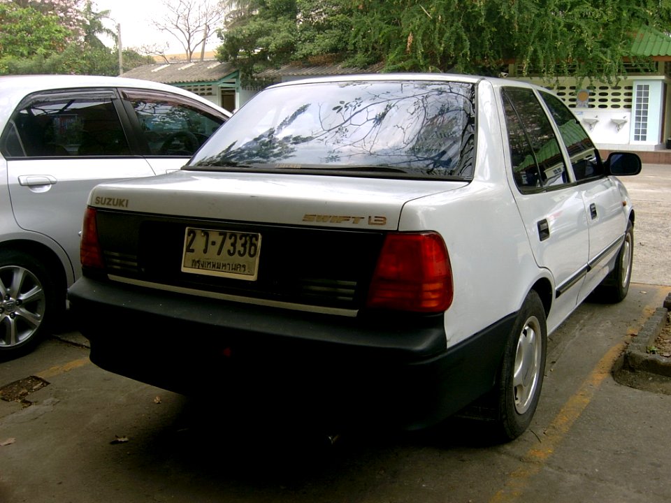 1990-1992_Suzuki_Swft_1.3._GX_in_Piboonprachasan_School_03