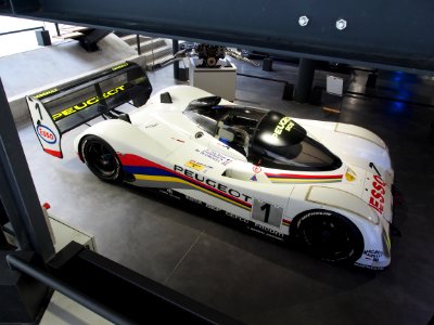1992_Peugeot_905_Evolution_1.7_Le_Mans_winner,_driven_by_Derek_Warwick,_Yannick_Dalmas_and_Mark_Blundell_photo_3
