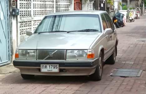 1996-1997_Volvo_940_(944)_Classic_Sedans_(14-06-2020)_01