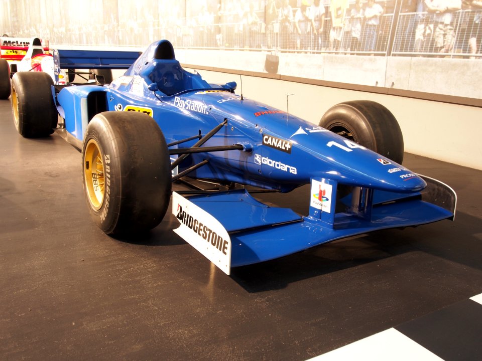 1996_Ligier_Mugen-Honda_JS43_driven_by_Olivier_Panis,_pic2