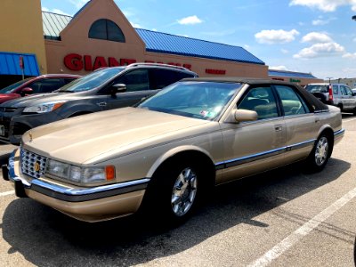 1997_Cadillac_Seville_SLS_in_Sand_Metallic,_front_right,_6-26-2021