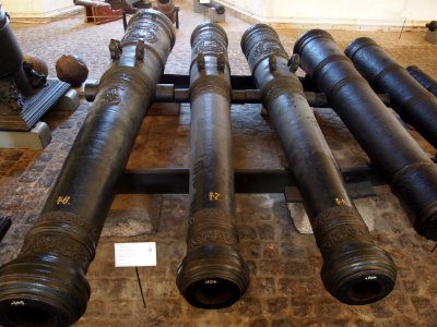 1644_Danish-Norwegian_12-24_pounder_fleet_cannons_at_the_Royal_Danish_Arsenal_Museum_(Copenhagen),_pic2
