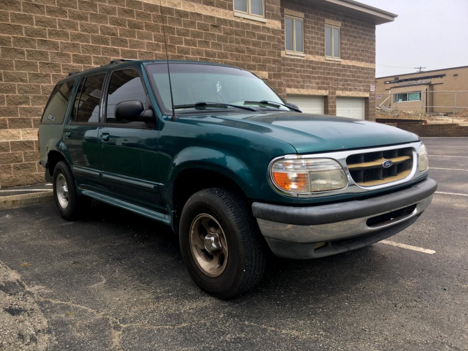 1998_Ford_Explorer_XLT_4.0L_in_Pacific_Green_Metallic,_front_right,_4-24-2021
