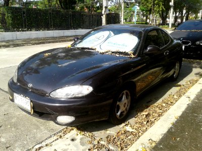 1996-1997_Hyundai_Tiburon_(RD)_FX_Coupé_(2018-11-11)_04