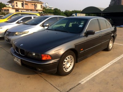 1997-1998_BMW_528i_(E39)_Sedan_(26-03-2018)_01