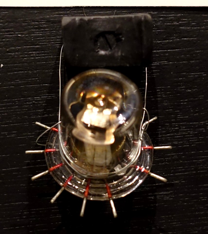 1630_Orbital_Beam_Amplifier_Tube,_RCA,_World_War_II_-_National_Electronics_Museum_-_DSC00144