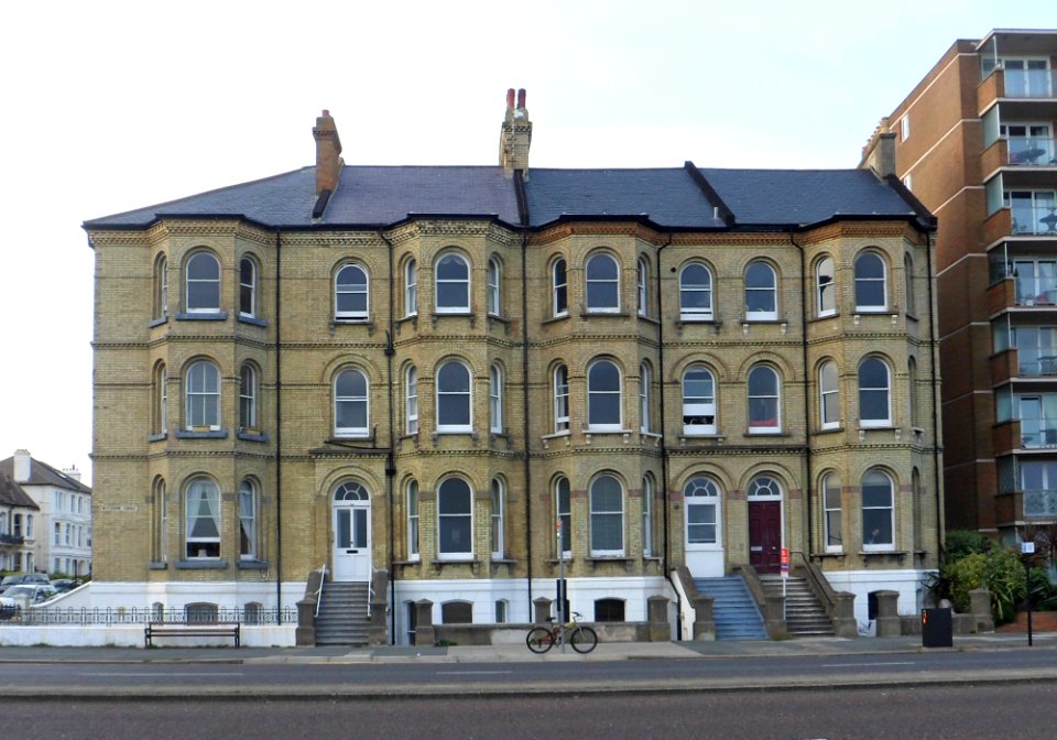 165–171_Kingsway,_Hove_(August_2013)_(1)