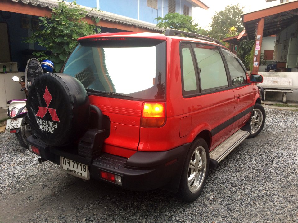 1991-1992_Mitsubishi_RVR_(N10W)_Minivans_(27-03-2018)_02
