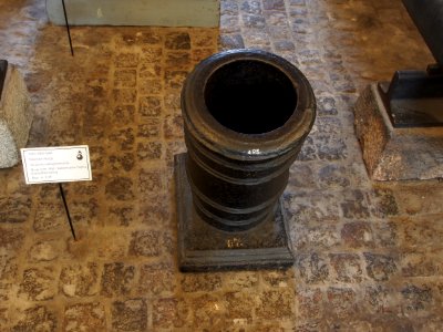 1600-1800_Danish-Norwegian_cast_iron_30_pounder,_used_until_1845_in_the_Copenhagen_arsenal_for_gunpowder_manufacturing