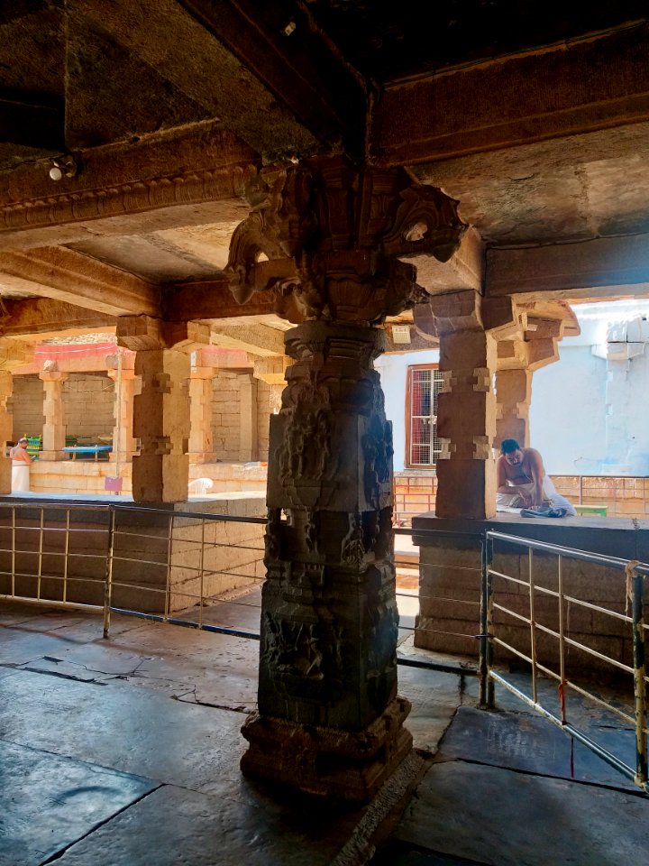 15th_century_Yaganti_Umamahesvara_temple,_Andhra_Pradesh_India_-_116