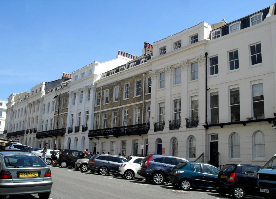 15–25_Portland_Place,_Brighton_(NHLE_Code_1380724)_(June_2010)