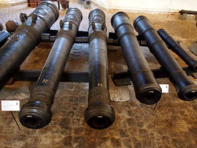 1644_Danish-Norwegian_12-24_pounder_fleet_cannons_at_the_Royal_Danish_Arsenal_Museum_(Copenhagen),_pic3