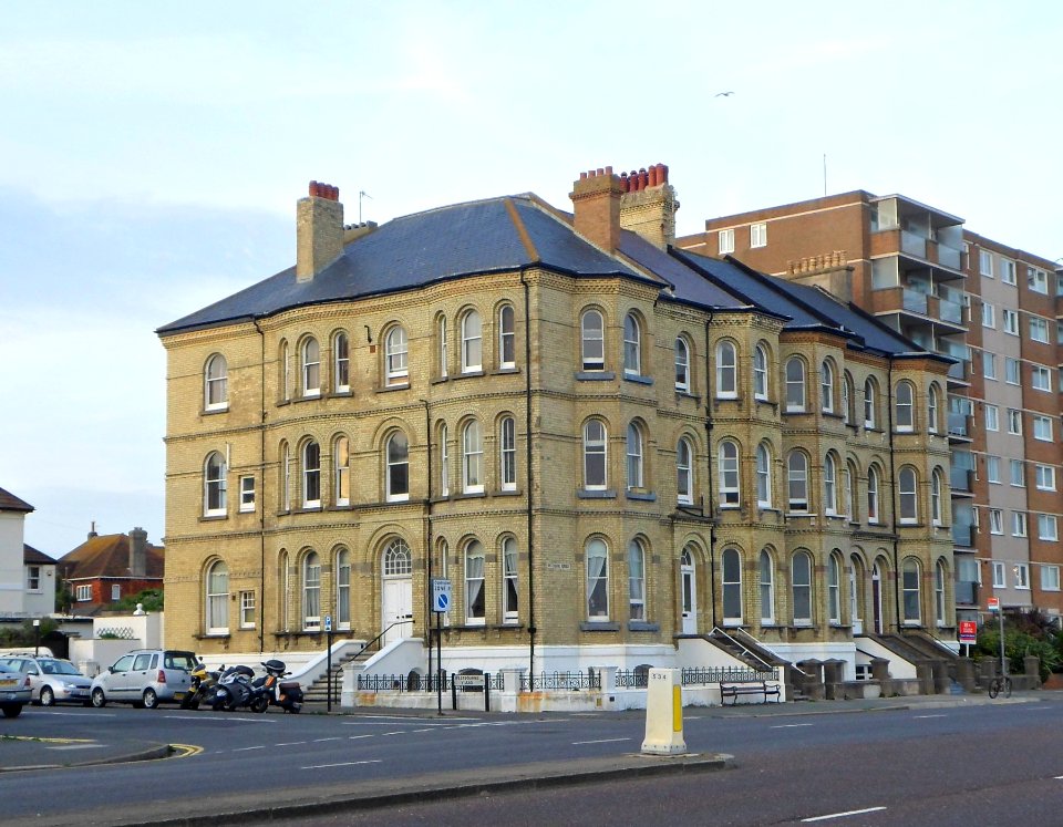 165–171_Kingsway,_Hove_(August_2013)_(2)