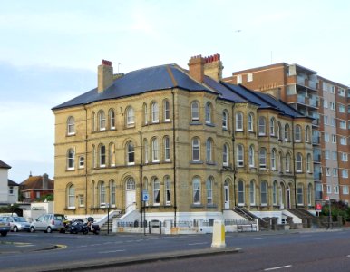 165–171_Kingsway,_Hove_(August_2013)_(2)
