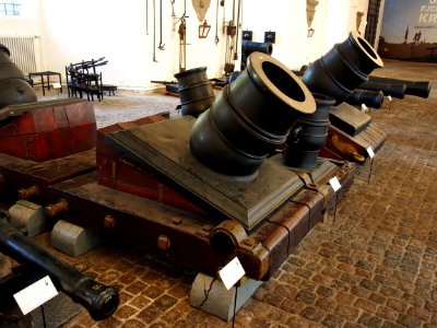 1600-1700_Danish-Nowegian_200_pounder_Hærens_system_bronze_mortar_in_block