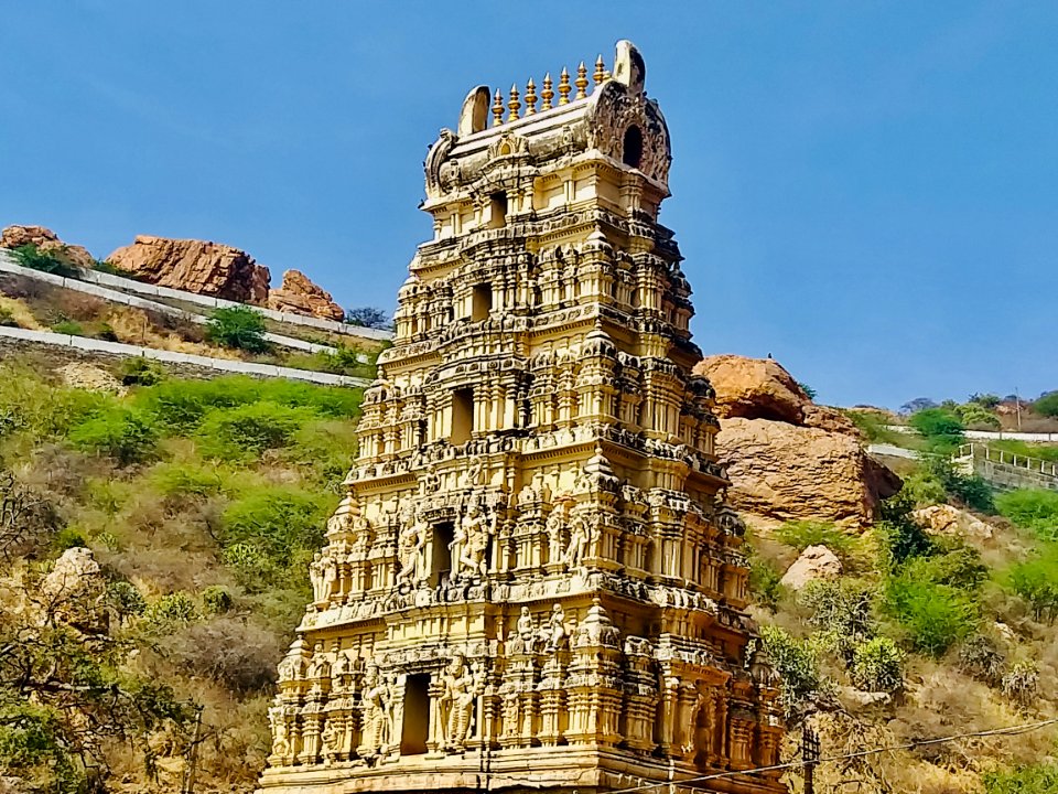 15th_century_Yaganti_Umamahesvara_temple,_Andhra_Pradesh_India_-_175