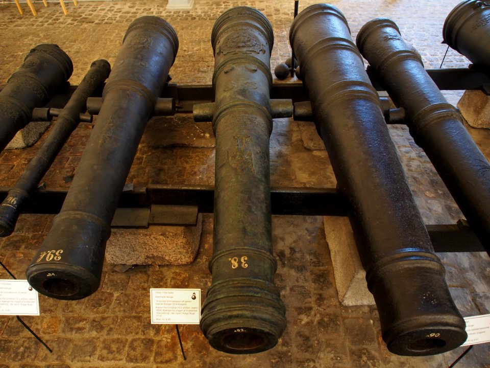 1600-1700_Danisch-Norwegian_Gamle_Konger_series_14_pounderbronze_canon_of_Christian_IV;s_arillery
