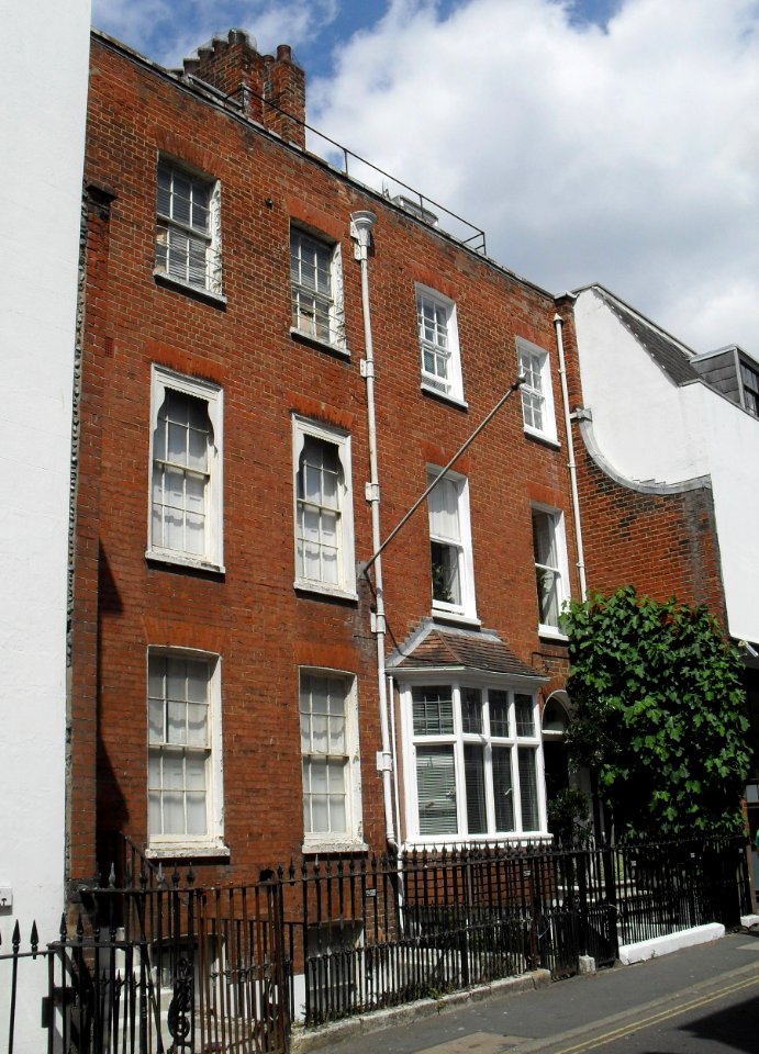 16_and_17_Ship_Street,_The_Lanes,_Brighton_(NHLE_Code_1380915)_(July_2010)