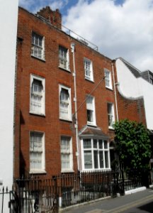 16_and_17_Ship_Street,_The_Lanes,_Brighton_(NHLE_Code_1380915)_(July_2010)