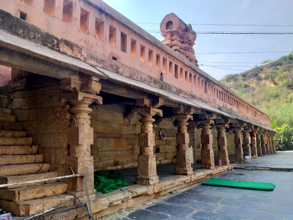 15th_century_Yaganti_Umamahesvara_temple,_Andhra_Pradesh_India_-_03