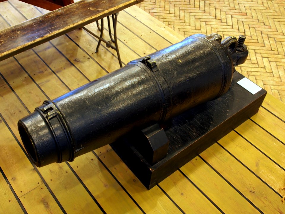 16_pounder_Cast-iron_Carronade_ca1800,_pic1