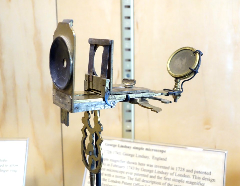 1728-1743,_simple_microscope,_George_Lindsay,_London,_England,_patent_no._588,_February_1743_-_Golub_Collection_of_Antique_Microscopes_-_DSC04772