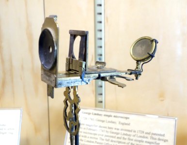 1728-1743,_simple_microscope,_George_Lindsay,_London,_England,_patent_no._588,_February_1743_-_Golub_Collection_of_Antique_Microscopes_-_DSC04772