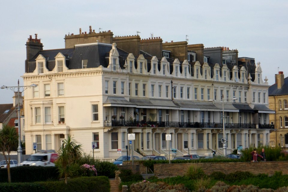173–187_Kingsway,_Hove_(August_2013)_(1)