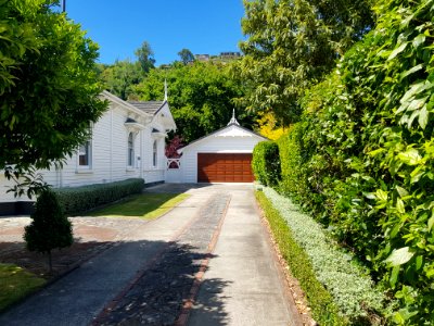 176_Nile_Street_driveway_garden