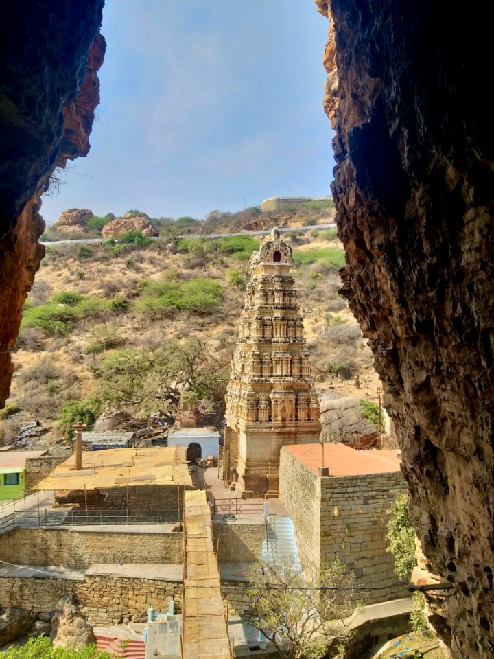 15th_century_Yaganti_Umamahesvara_temple,_Andhra_Pradesh_India_-_01