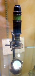 1760_circa,_compound_microscope_with_black_shagreen_outer_tube,_Jan_Paauw_Jr.,_Leiden,_Holland_-_Golub_Collection_of_Antique_Microscopes_-_DSC04762
