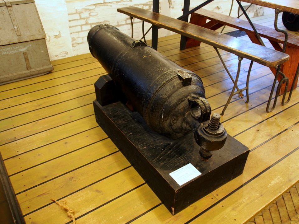 16_pounder_Cast-iron_Carronade_ca1800,_pic2