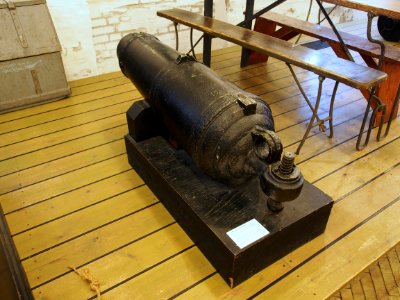 16_pounder_Cast-iron_Carronade_ca1800,_pic2