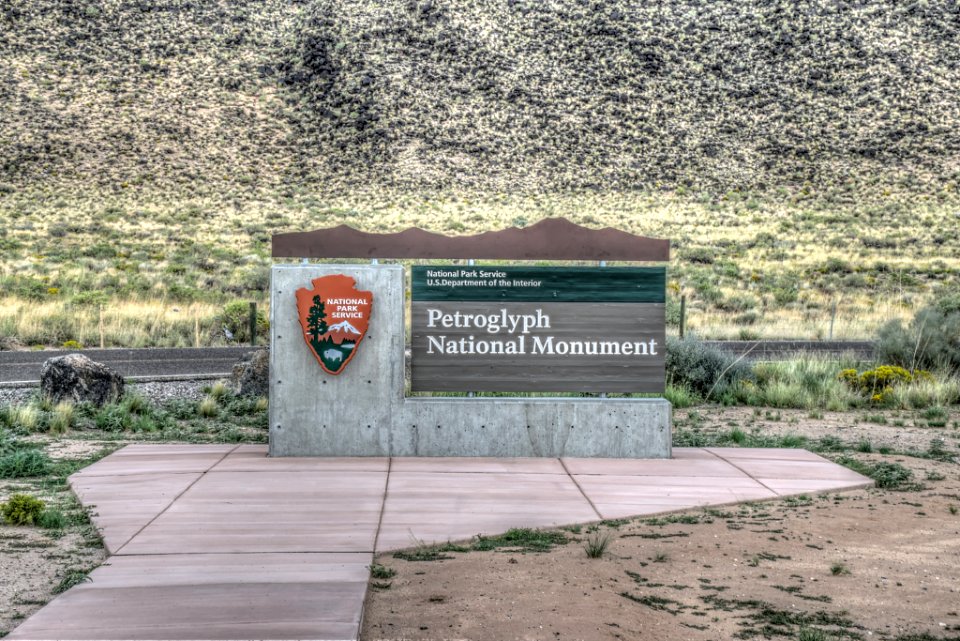 16_21_2723_petroglyph_sign