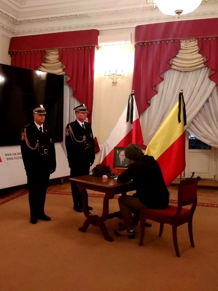 16-01-2019_Urząd_Miasta_w_Warszawie,_księga_kondolencyjna
