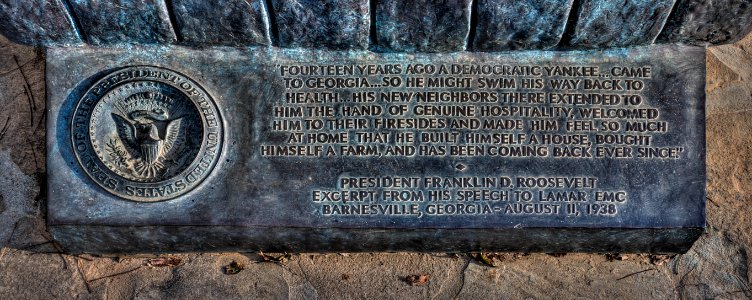 17_32_182_FDR_statue